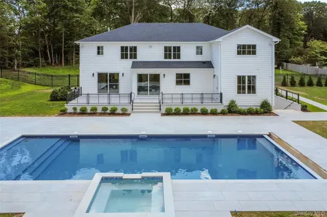 32 Pine Road Syosset NY 11791