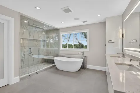 32 Pine Road Syosset NY 11791