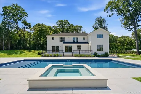 32 Pine Road Syosset NY 11791