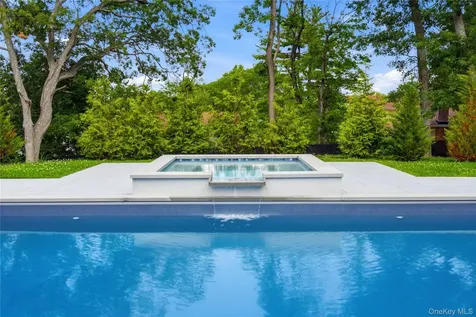 32 Pine Road Syosset NY 11791