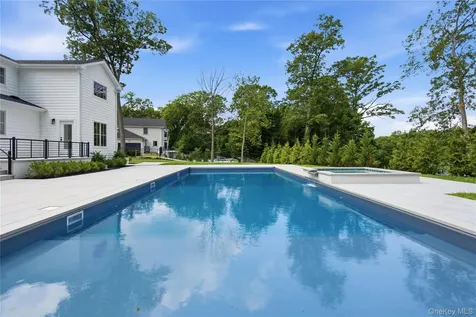 32 Pine Road Syosset NY 11791