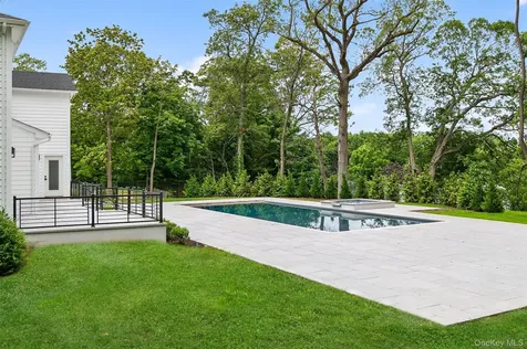 32 Pine Road Syosset NY 11791