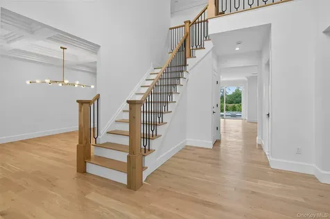 32 Pine Road Syosset NY 11791
