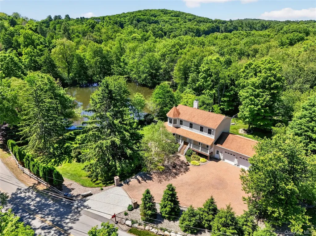 433 Barrett Hill Road Mahopac NY 10541