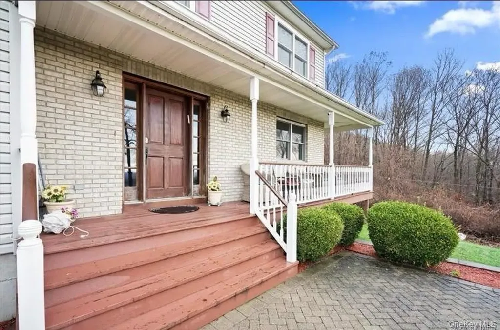 25 Round Hill Road Washingtonville NY 10992