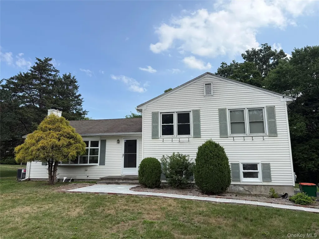 36 Greenvale Farms Road Poughkeepsie NY 12603