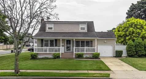 262 N Cedar Street North Massapequa NY 11758