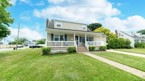 262 N Cedar Street North Massapequa NY 11758