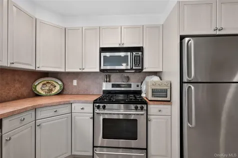 171 Hudson Terrace Yonkers NY 10701