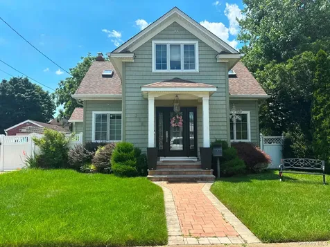 238 Laclede Avenue Uniondale NY 11553