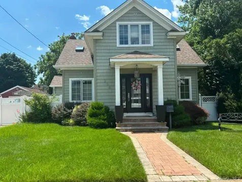 238 Laclede Avenue Uniondale NY 11553