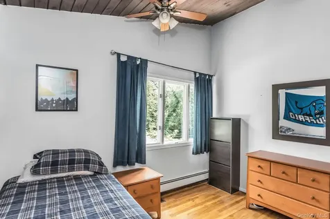 23 Highwood Road East Norwich NY 11732