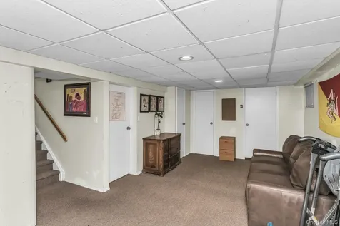 23 Highwood Road East Norwich NY 11732