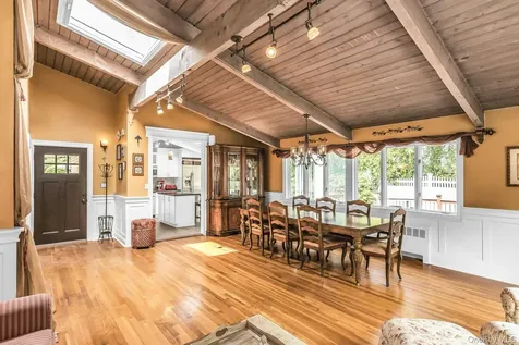 23 Highwood Road East Norwich NY 11732