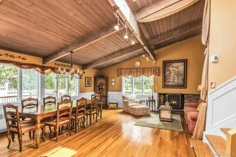 23 Highwood Road East Norwich NY 11732