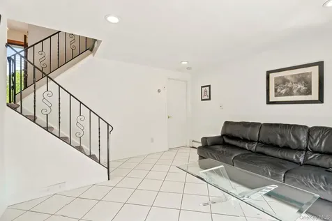 25 Arden Drive Hartsdale NY 10530