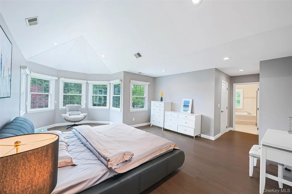 8 Parkview Drive Jericho NY 11753