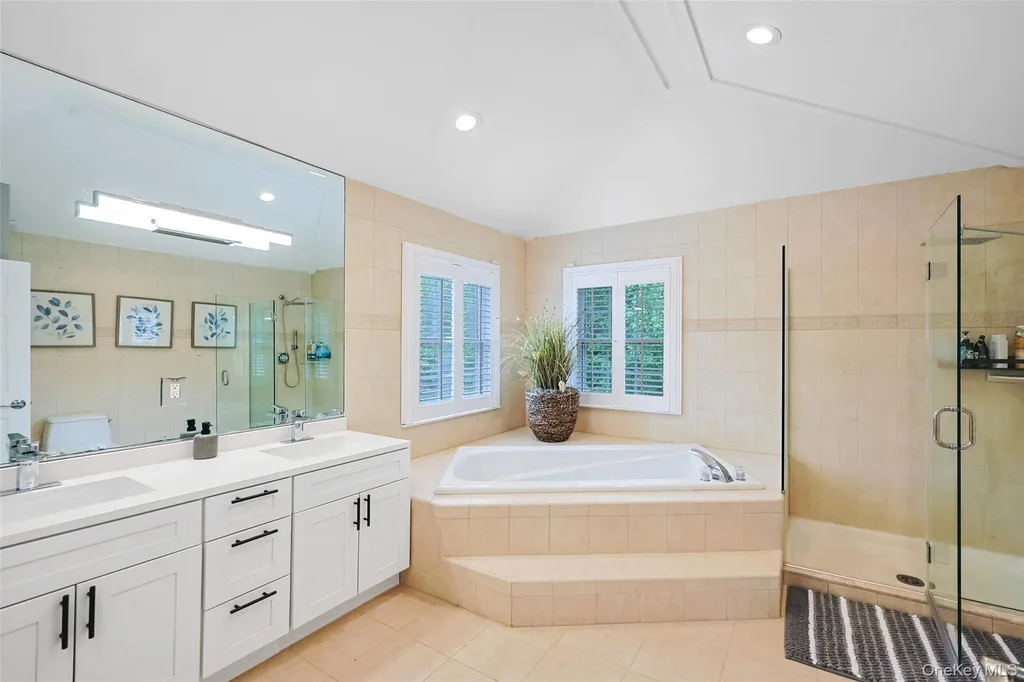 8 Parkview Drive Jericho NY 11753