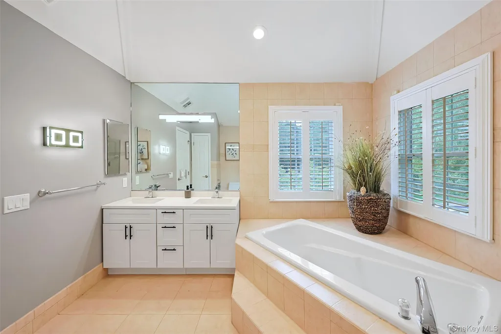 8 Parkview Drive Jericho NY 11753
