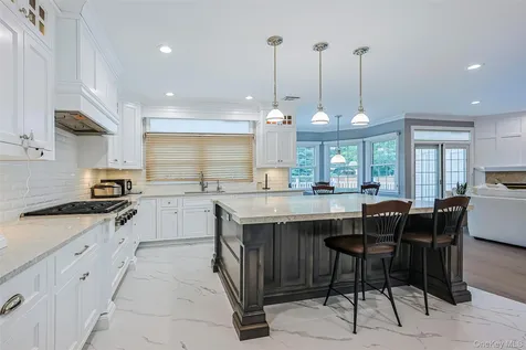 8 Parkview Drive Jericho NY 11753