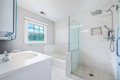 8 Parkview Drive Jericho NY 11753