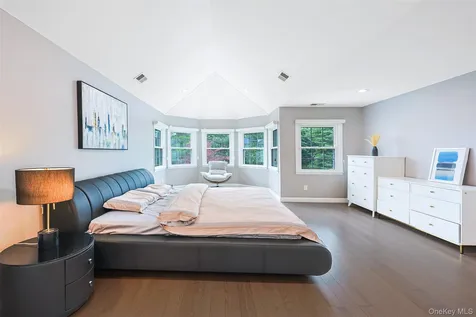 8 Parkview Drive Jericho NY 11753