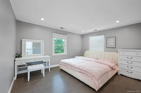 8 Parkview Drive Jericho NY 11753