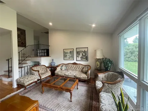 6 Preston Court Glen Cove NY 11542
