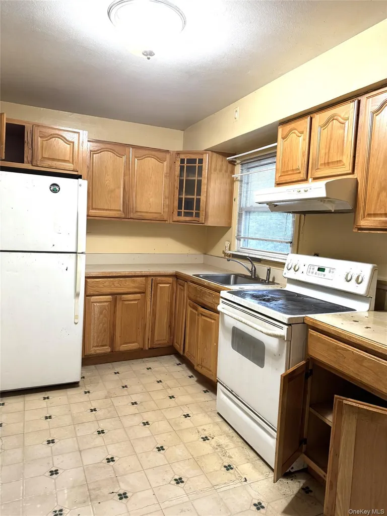 1551 Sweetman Avenue Elmont NY 11003