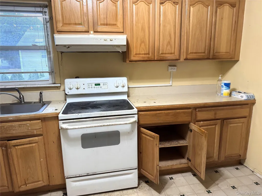 1551 Sweetman Avenue Elmont NY 11003