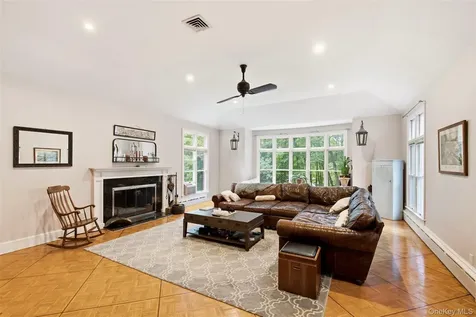25 Forrest Drive Lloyd Harbor NY 11743