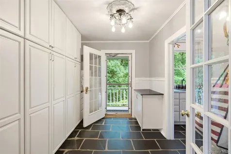 25 Forrest Drive Lloyd Harbor NY 11743
