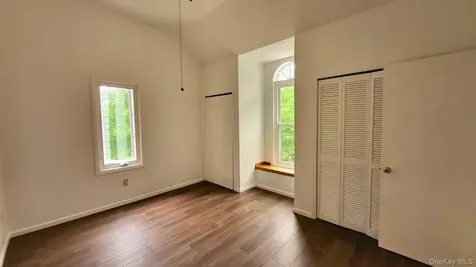 19 Friendship Lane Red Hook NY 12571