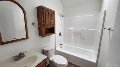 19 Friendship Lane Red Hook NY 12571