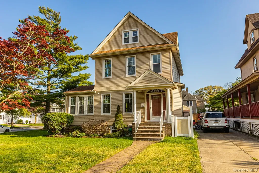 209 Smith Street Freeport NY 11520