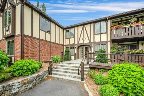 16 Manville Lane Pleasantville NY 10570
