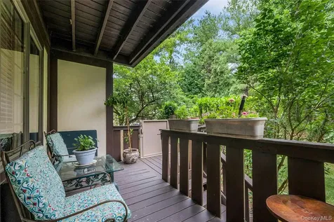 16 Manville Lane Pleasantville NY 10570