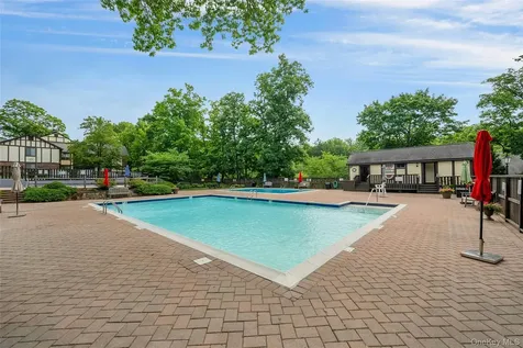 16 Manville Lane Pleasantville NY 10570