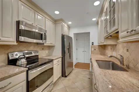 16 Manville Lane Pleasantville NY 10570