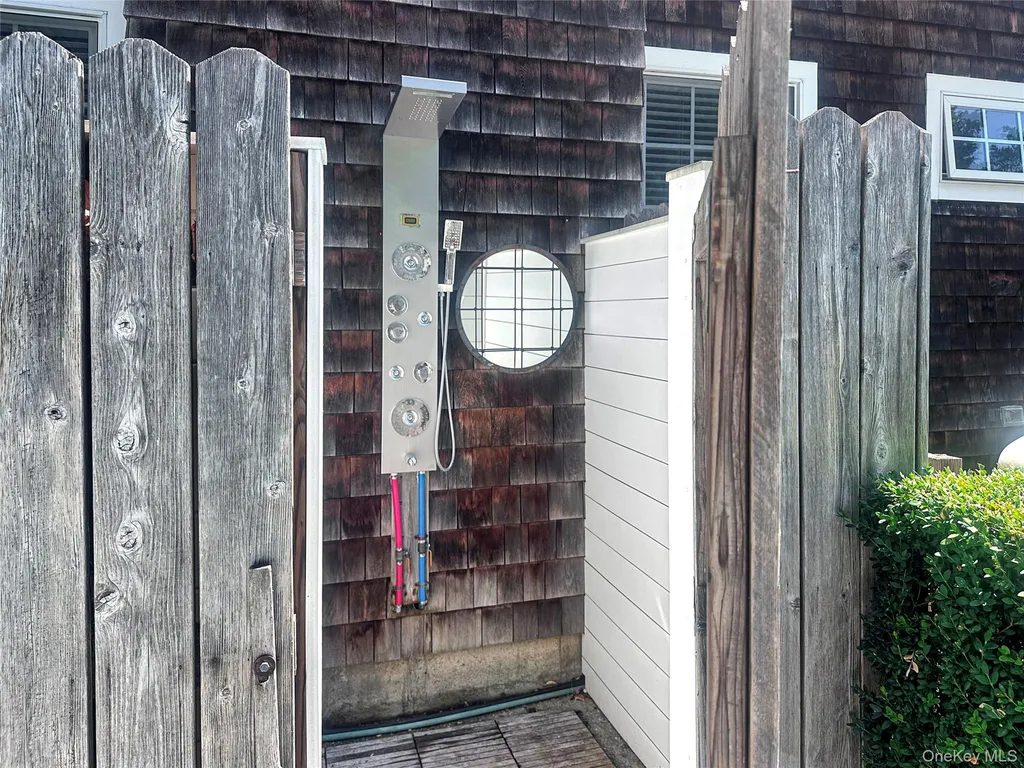 5765 Bergen Avenue Mattituck NY 11952