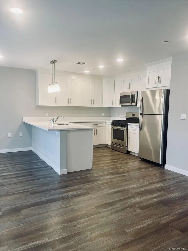 221 Eastview Drive Central Islip NY 11722