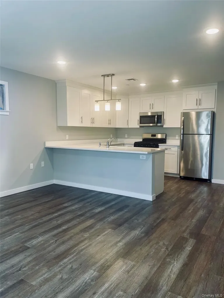 221 Eastview Drive Central Islip NY 11722
