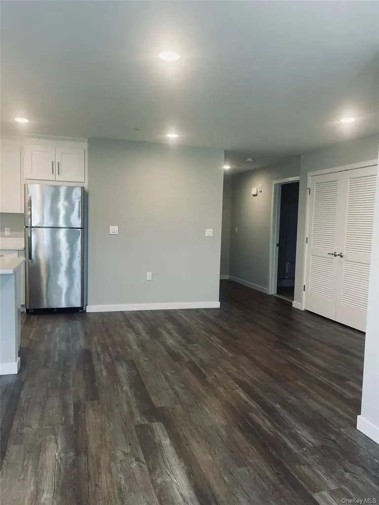 221 Eastview Drive Central Islip NY 11722