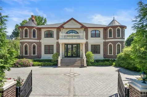 28 Whitney Circle Glen Cove NY 11542