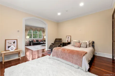 28 Whitney Circle Glen Cove NY 11542