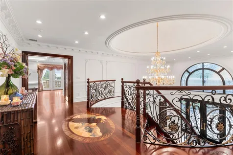 28 Whitney Circle Glen Cove NY 11542