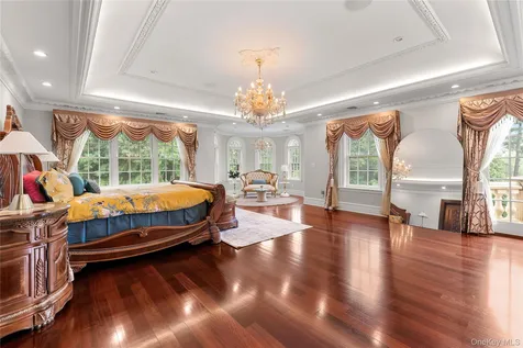 28 Whitney Circle Glen Cove NY 11542