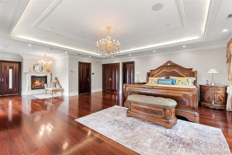 28 Whitney Circle Glen Cove NY 11542