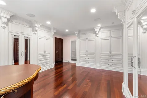 28 Whitney Circle Glen Cove NY 11542