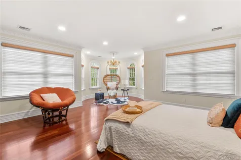 28 Whitney Circle Glen Cove NY 11542